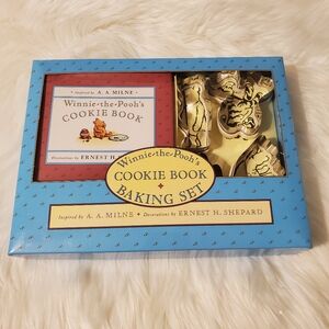 Winnie the Pooh Cookie Book and Baking Set